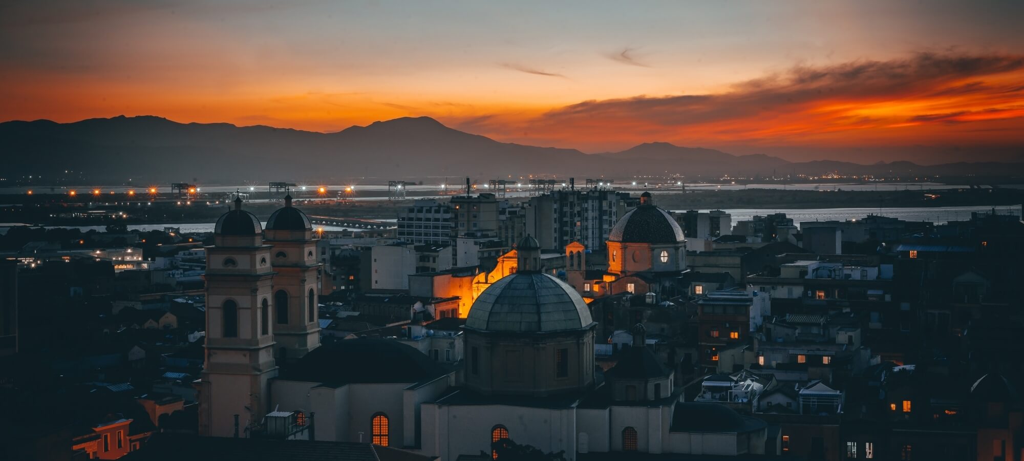 Panorama di Cagliari al tramonto