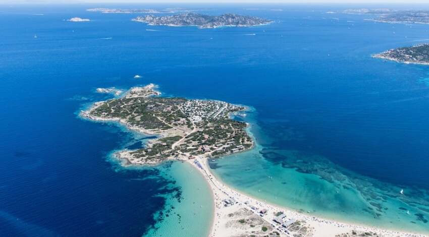 isola_900x1600.jpg