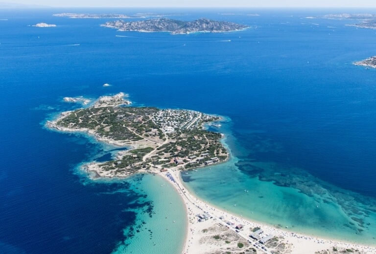 isola_900x1600.jpg