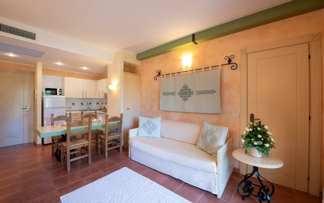 soggiorno e cucina del trilocale