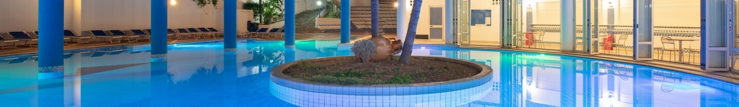 Ampia piscina pensata per il divertimento