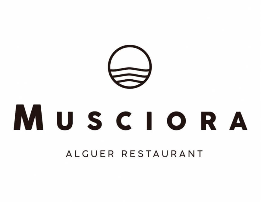 Logo del ristorante Musciora Alguer con onde stilizzate, nome "MUSCIORA" in grassetto e "ALGUER RESTAURANT" sottostante.