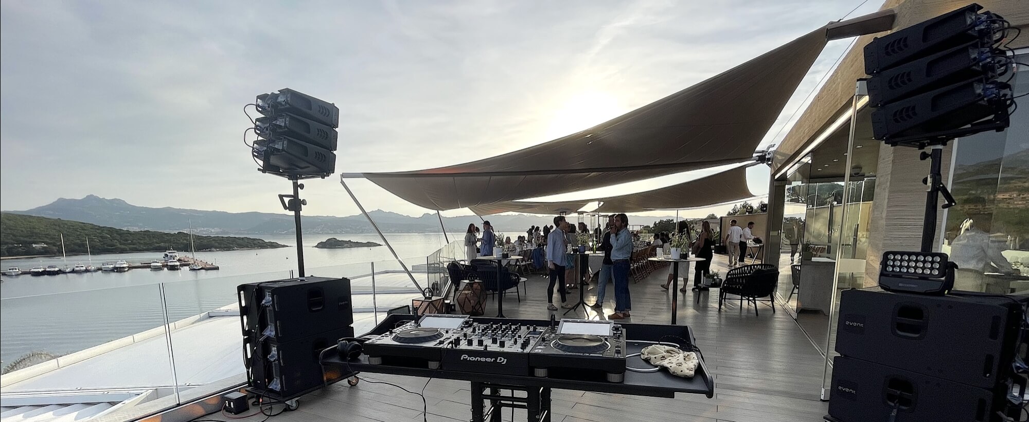 DJ Consolle_Pioneer Consolle Rental_ Dj Concert_ Dj Equipment Rental_ Private Party