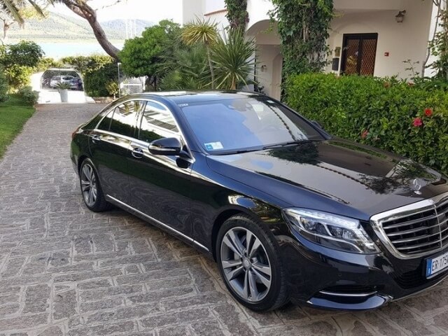 Luxury-class car for up to 4 people