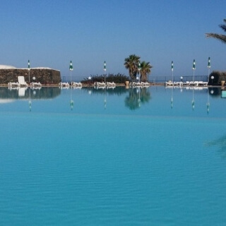 Hotel con piscina a Pantelleria