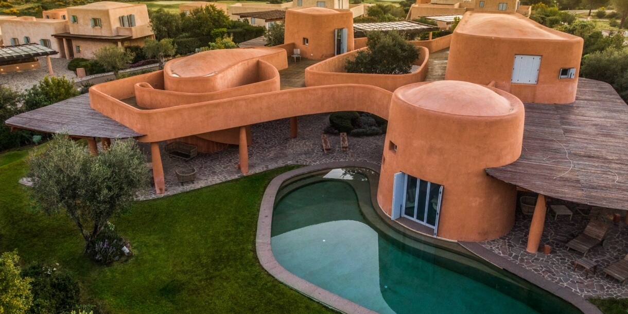 Patio e piscina Villa Fuksas in Sardegna