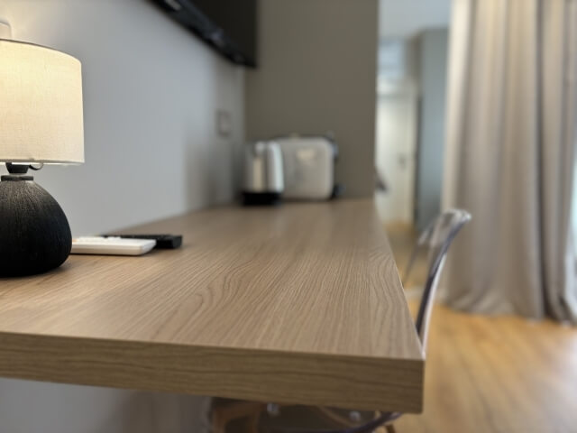 lampada d'appoggio sul tavolo