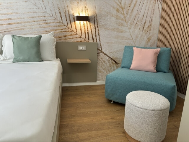 poltrona e poggia piedi