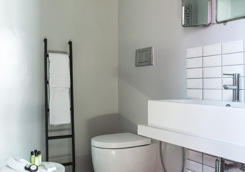 small double room bathroom