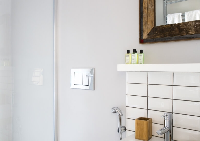 bathroom in the superior room