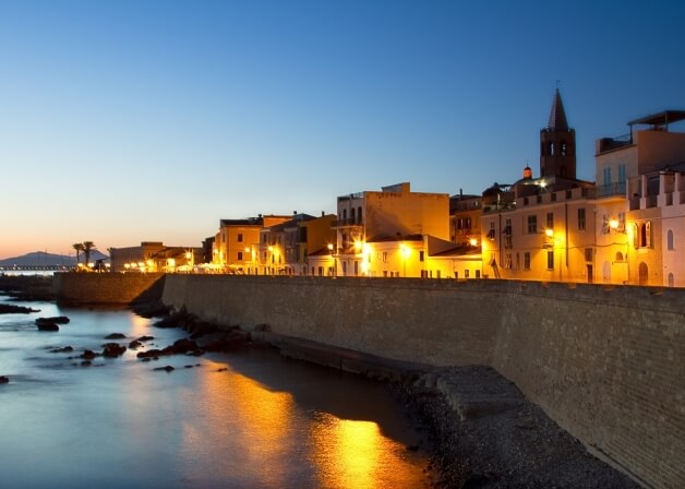 alghero di notte