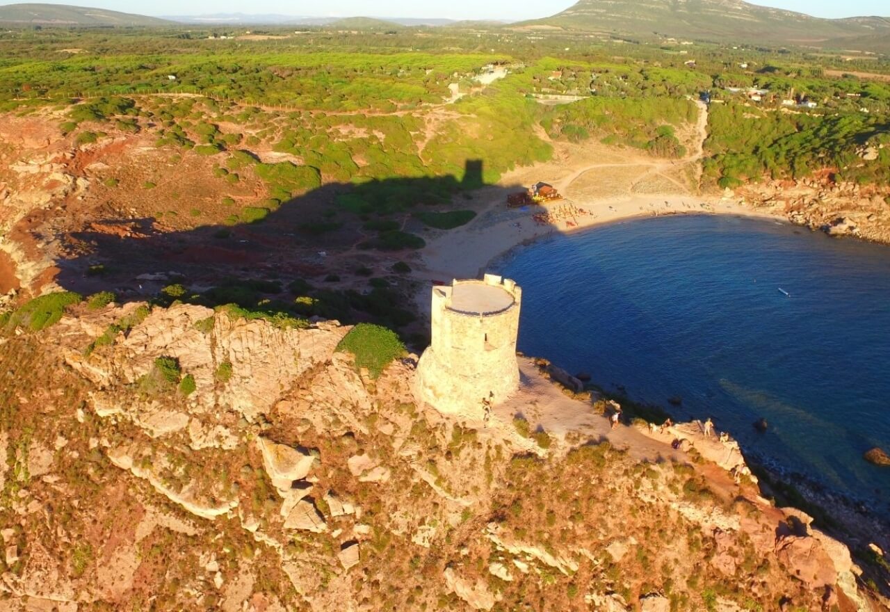 Scatto aereo della Torre del Porticciolo