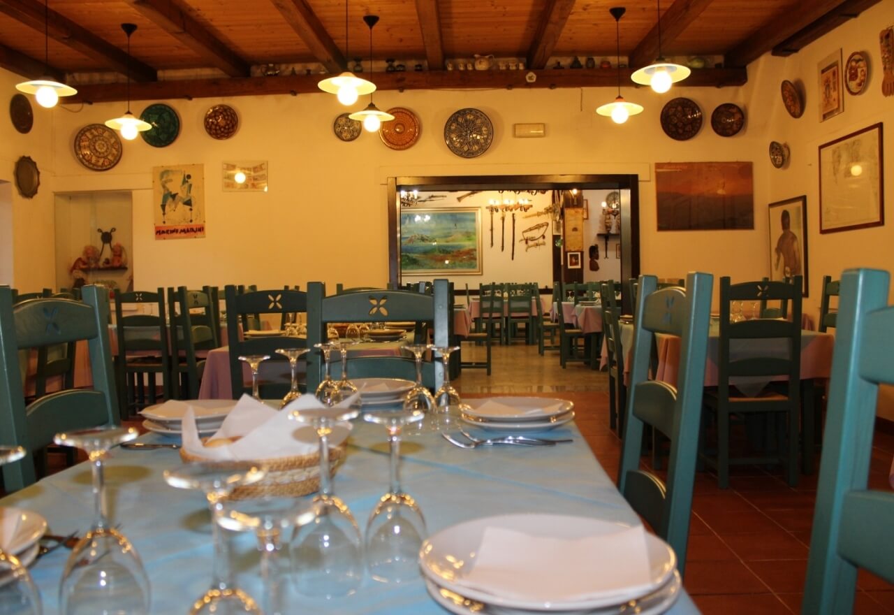 View on the entrance to the restaurant