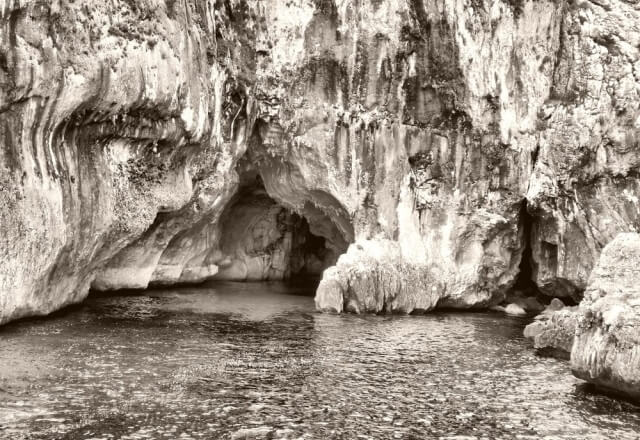 Eingang zu den Höhlen von Nettuno