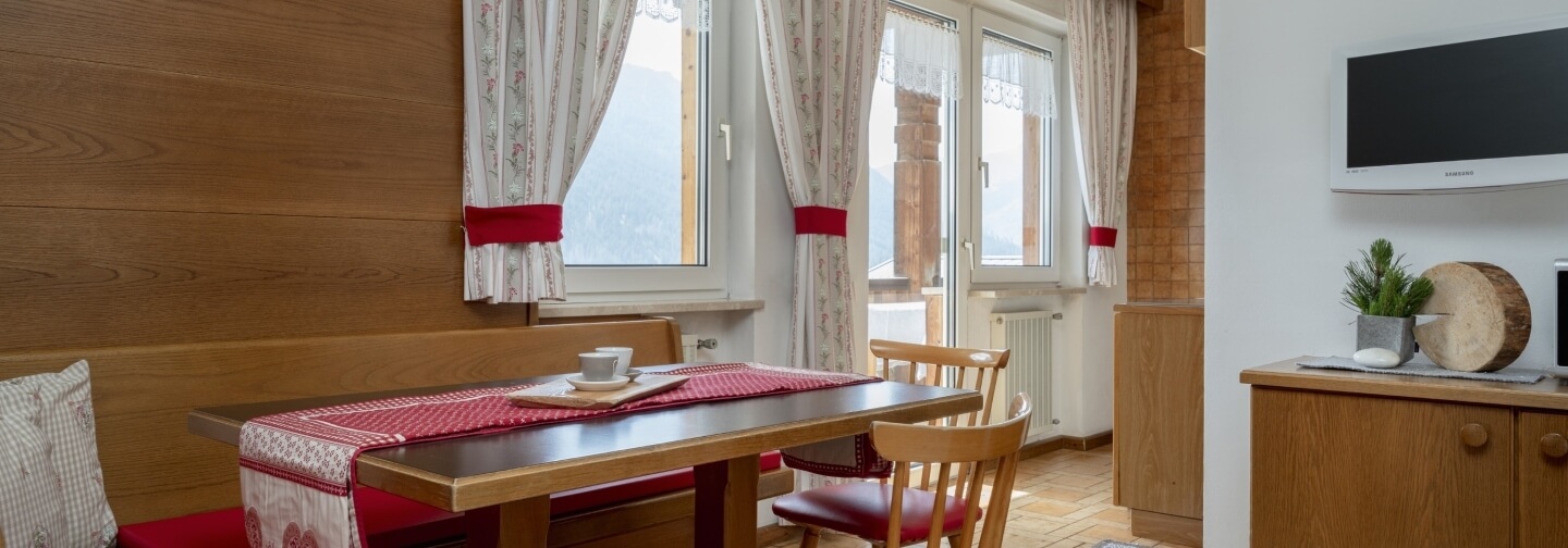appartamento cima dodici sala con tv