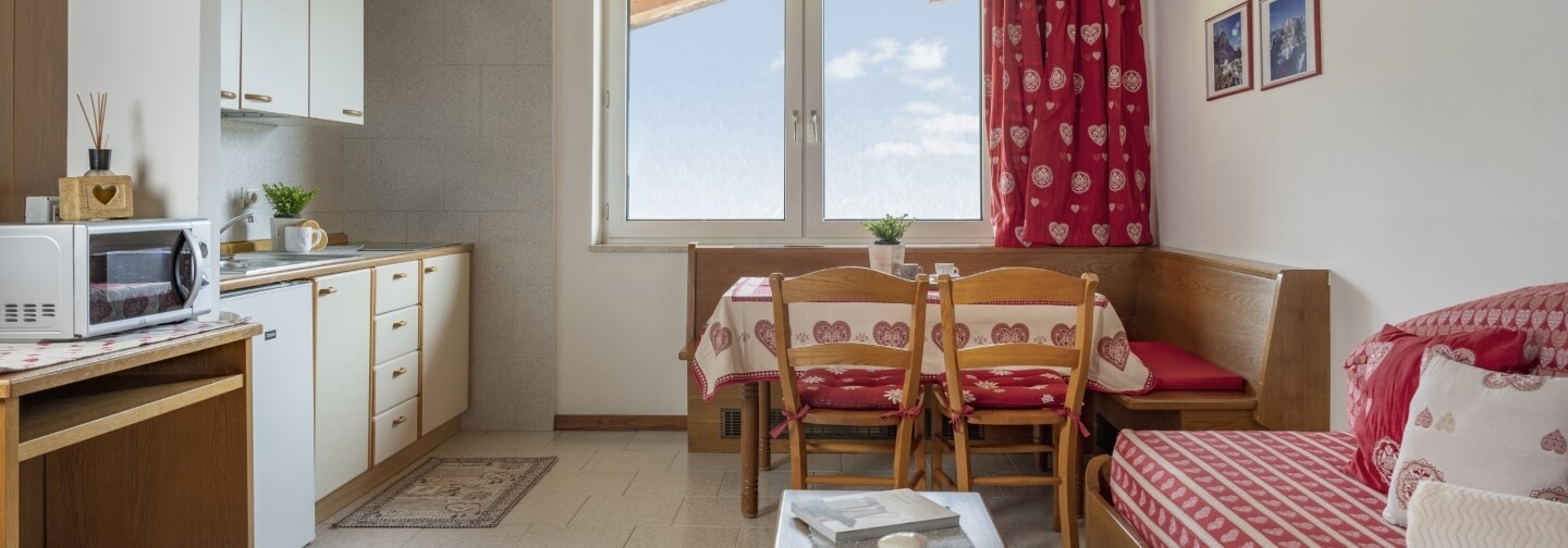 sala da pranzo appartamento marmolada