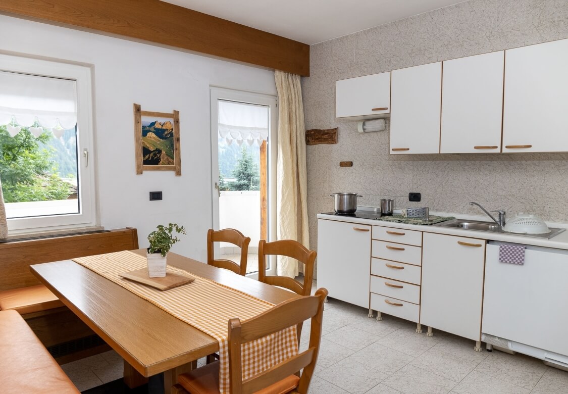 sala da pranzo con cucina