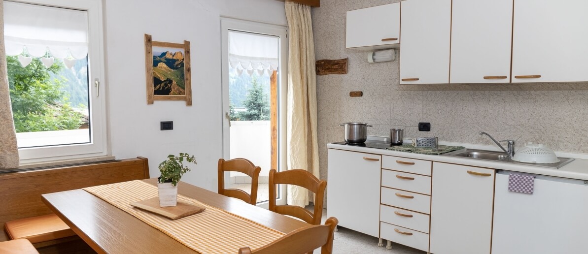sala da pranzo con cucina