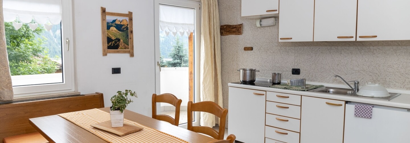 sala da pranzo con cucina