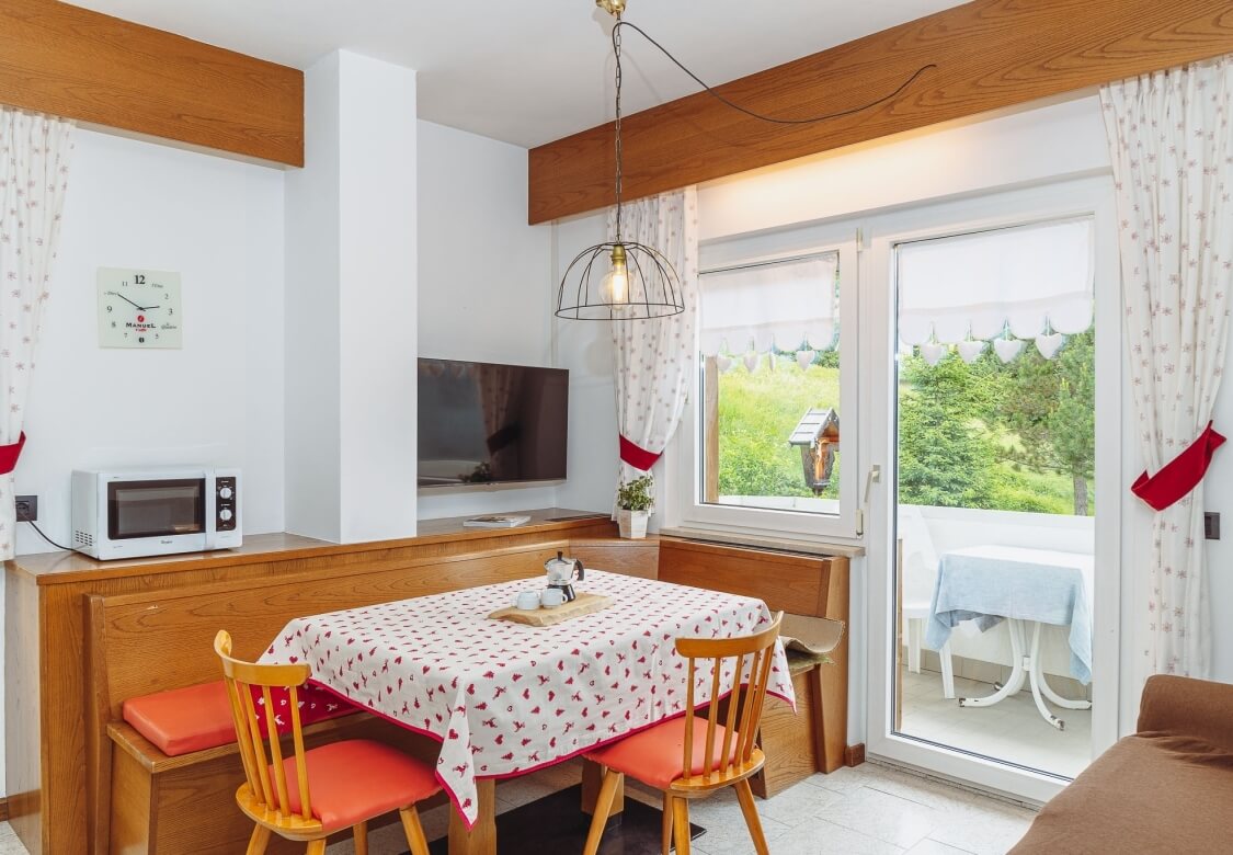 2 appartamento catinaccio sala da pranzo