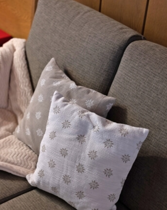 cuscini divano appartamento monzoni
