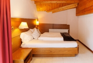 letto matrimoniale appartamento marmolada 
