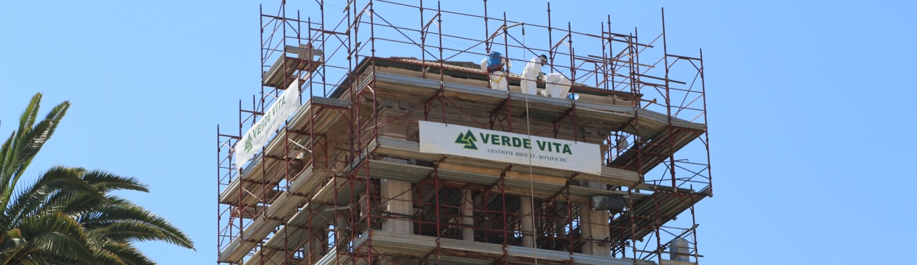 edificio con impalcatura