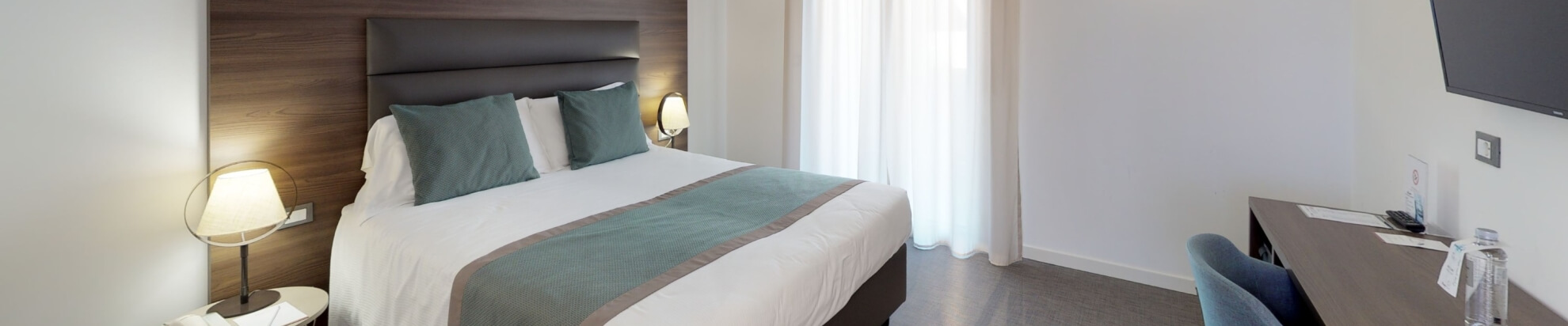 foto dall'ingresso camera superior con balcone