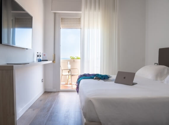 Family_frontemare_-_prima_camera