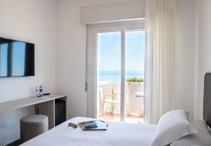 camera frontemare matrimoniale