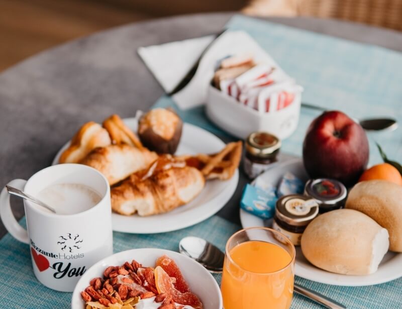 breakfast sea view