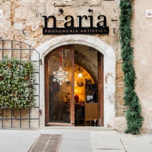 insegna esterna per n'aria profumeria 