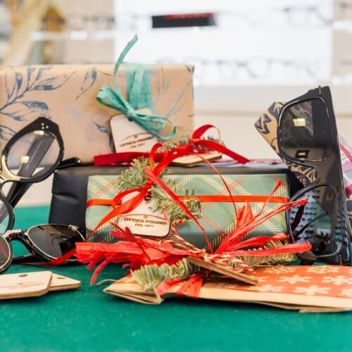 occhiali sole e pacchetti regalo 